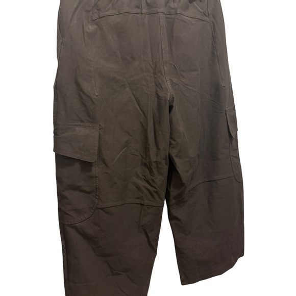 Lululemon Athletica Charcoal Cargo Pants - Picture 4 of 16